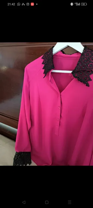 Blusa de seda com elastano e renda