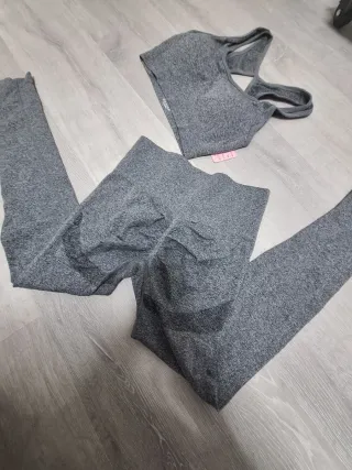 Conjunto deportivo gris talla M
