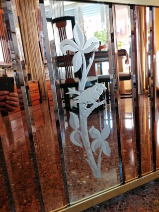 Cubre radiador aluminio dorado y cristal