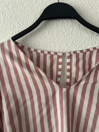 Blusa Zara rayas escote pico manga campana