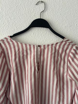 Blusa Zara rayas escote pico manga campana