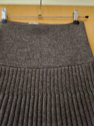 Minifalda de punto gris de cintura alta