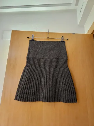 Minifalda de punto gris de cintura alta