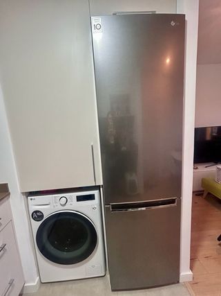 Lavadora F2WR5S09A0W LG AI Direct Drive 9kg