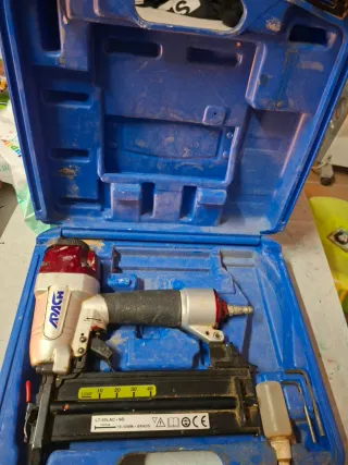 Clavadora Neumática Apache LA 50 LAC