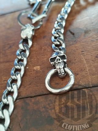 Catena portafoglio in metallo con teschio