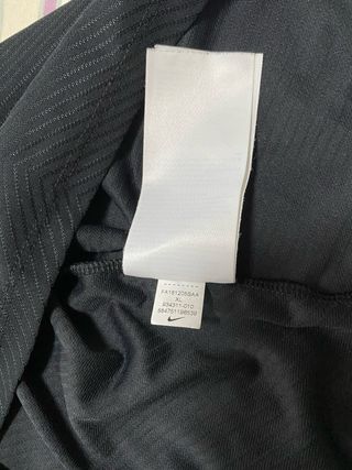 Camiseta deportiva Nike negra media cremallera