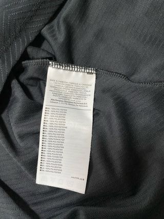 Camiseta deportiva Nike negra media cremallera