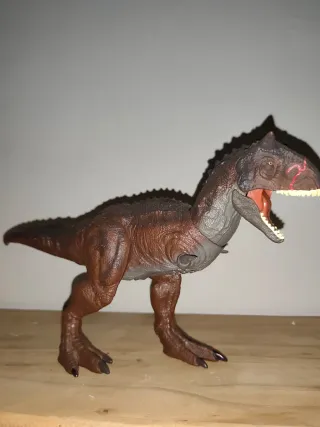 Figura Carnotaurus Toro Mattel