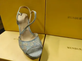 Zapatos de fiesta plateados MENBUR