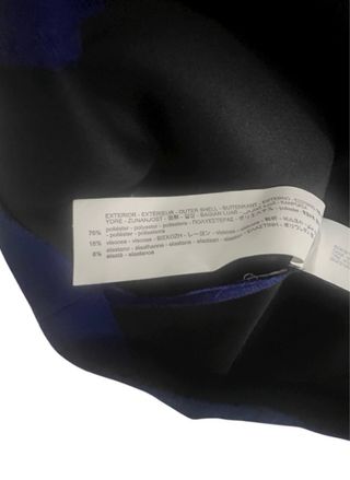 Talla M. Falda corta de ZARA.