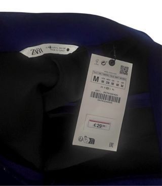 Talla M. Falda corta de ZARA.