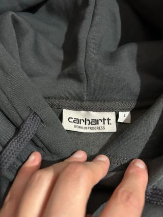 Casaco Carhartt com capuz
