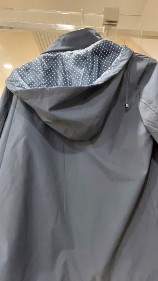 Chaqueta chubasquero azul