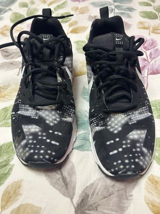 Zapatillas Nike Negras y Blancas