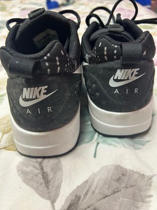 Zapatillas Nike Negras y Blancas