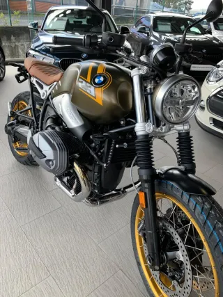 BMW R nineT Scrambler Oro/Verde
