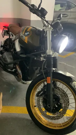 BMW R nineT Scrambler Oro/Verde