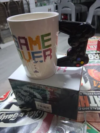 Auriculares  y Taza Game Over