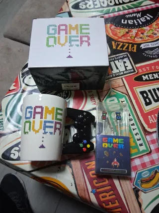 Auriculares  y Taza Game Over