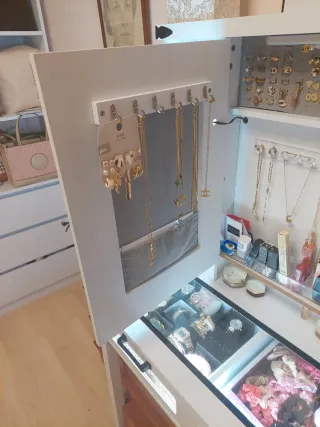 Tocador de lujo con espejo iluminado Y expositor