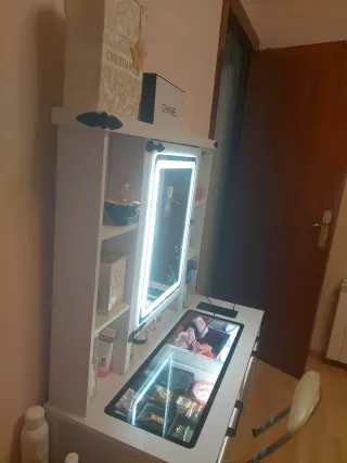 Tocador de lujo con espejo iluminado Y expositor