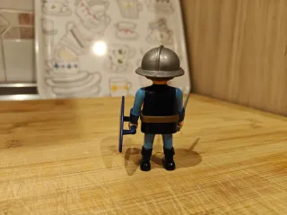Soldado Playmobil con espada y escudo