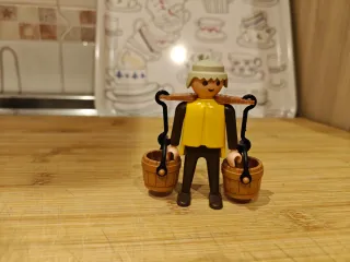 Aguador Playmobil con cubos