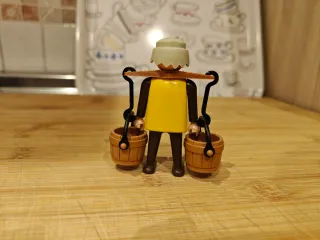 Aguador Playmobil con cubos