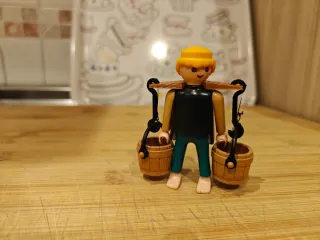 Aguador Playmobil con cubos