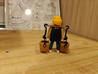 Aguador Playmobil con cubos