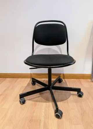 Silla de oficina negra