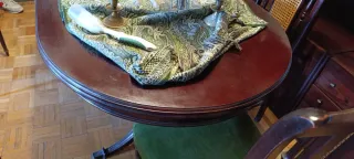 Mesa extensible clásica de madera con 6 sillas