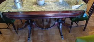 Mesa extensible clásica de madera con 6 sillas