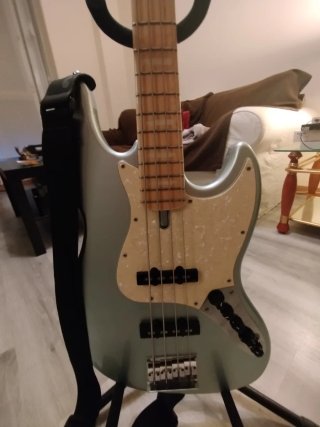 Bajo Eléctrico Sire V7, segunda generación.