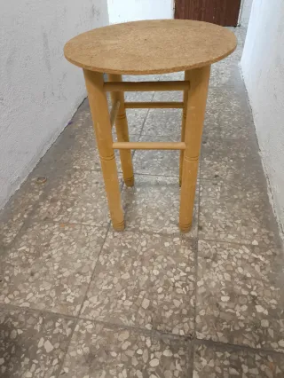Mesa redonda madera pequeña