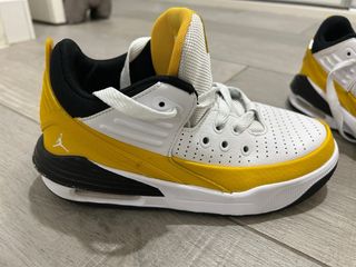 Zapatillas Nike Jordan Blancas y Amarillas niña