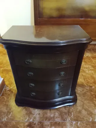 Mesita de noche clásica 4 cajones madera
