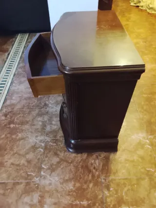 Mesita de noche clásica 4 cajones madera