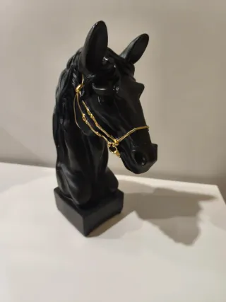 Escultura Cabeça de Cavalo Preta Dourada Luxo