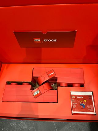Crocs Clog LEGO Rojo Talla 42-43