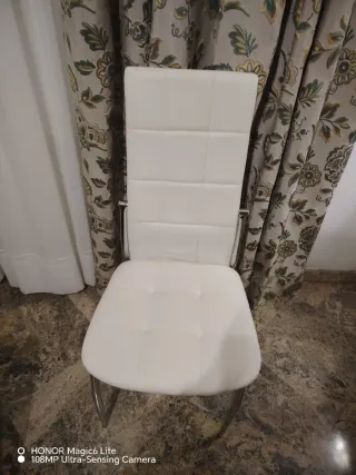 Conjunto de 4 sillas blancas
