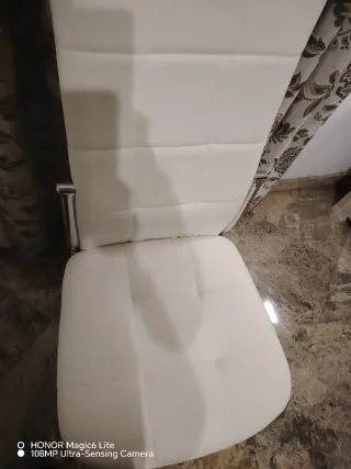 Conjunto de 4 sillas blancas