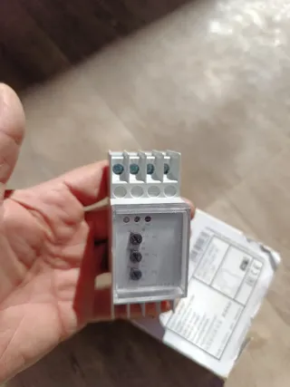 Siemens 5TT3408 Relé de Tensión Nuevo