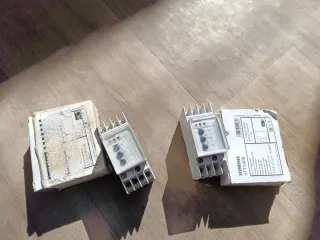 Siemens 5TT3408 Relé de Tensión Nuevo