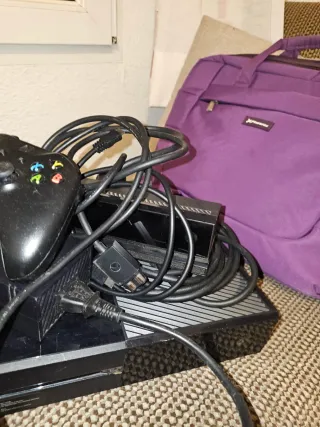 Xbox One Negra + Mando y Kinect