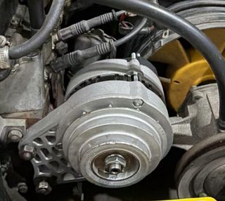 Alternador Seat 600 con regulador