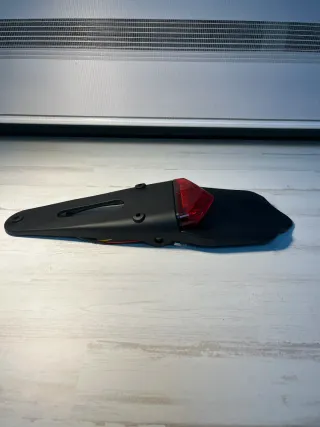 Portamatrículas Corto Luz Roja LED NUEVO