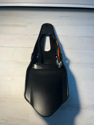 Portamatrículas Corto Luz Roja LED NUEVO