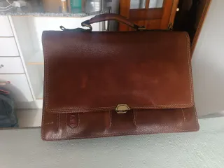 Maletín de cuero marrón